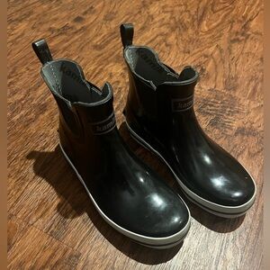 Kamik Black Rain and Snow Boots with Slip-On Design and ankle boots size 7